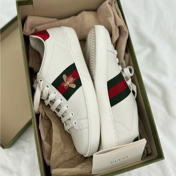 Women’s White Gucci Ace Sneaker With Embroidered Bee US size 5 - Like NEW! - Picture 1 of 5